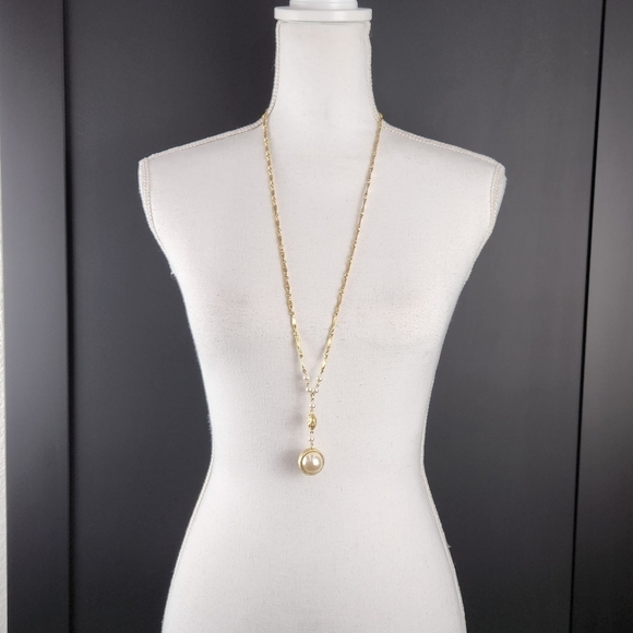 Casual Corner Jewelry - VINTAGE Casual Corner Long Goldtone Necklace With Large Pearl Like Pendant